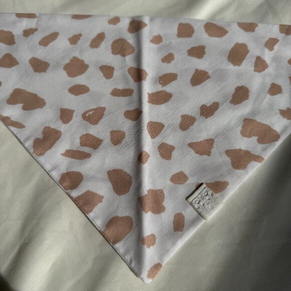 NWT Blush & Fluff Strawberry Cow Print Dog Bandana, White and Pink, Size M - Picture 5 of 16